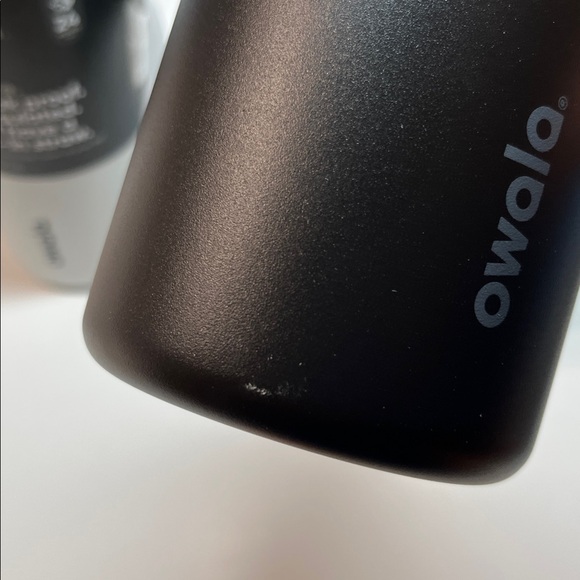 New! 2 Owala 32 oz FreeSip Spout Insulated Water Bottle 2 Bases ONE Lid SET - Picture 4 of 5